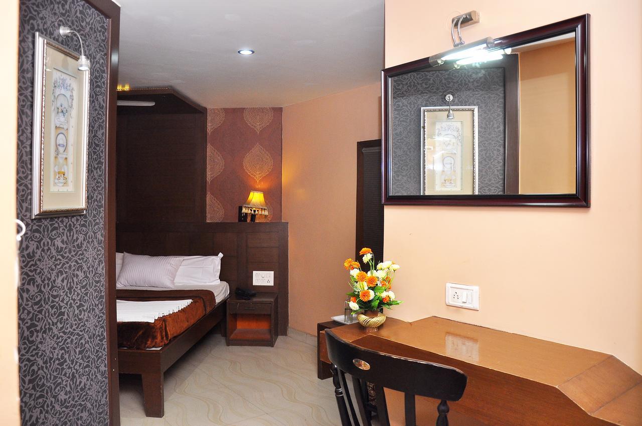 Royal Avenue Hotel Bangalore Exterior foto
